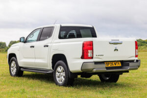 Mitsubishi Motors Expands Series 7 L200 Line-Up with Dedicated Commercial Pick-Up Variants