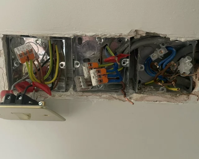 “When The Homeowner Calls After Attempting To Change The Faceplates Themselves!! Beyond Gobsmacked!! I Mean Someone Actually Wired This….And It Worked!! Beam Me Up!!”” 💥⠀
⠀
Check out this #caughtoncamera sent in by Karen Boom (@shes_ElectricUK on X) 📸⠀
∙⠀
∙⠀
∙⠀
#faceplate #electrical #electrics #wiring #shocking #caughtoncamera #electricianswork #electricianslife #sparky #electriciansofinstagram #electricalinstall